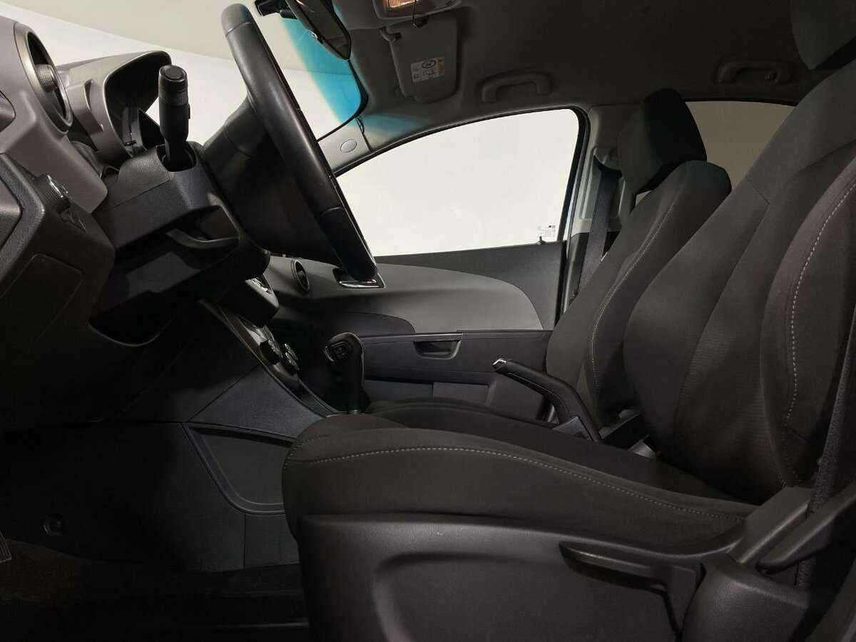 Б/У Шевроле Авео 2015 года. Фото: #7