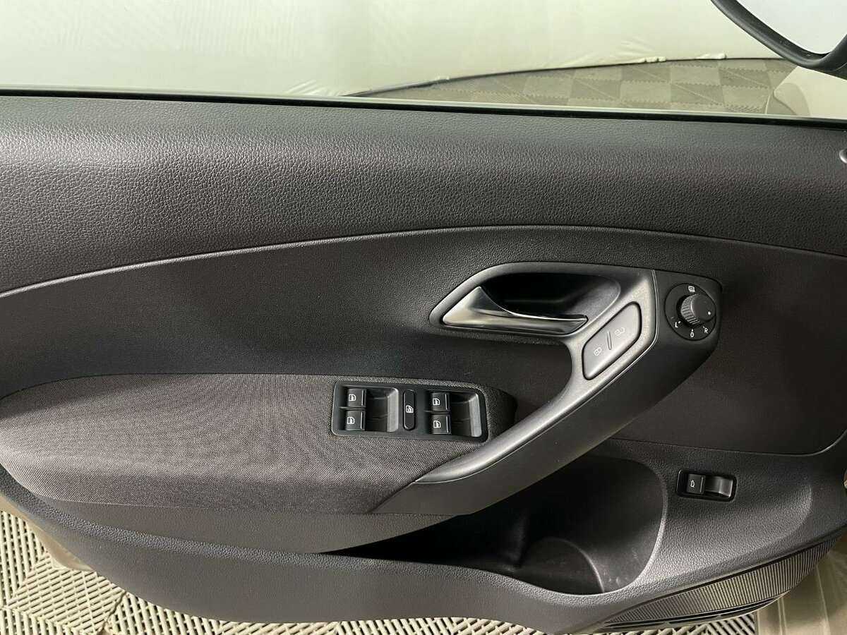 Б/У Фольксваген Поло 2015 года. Фото: #6