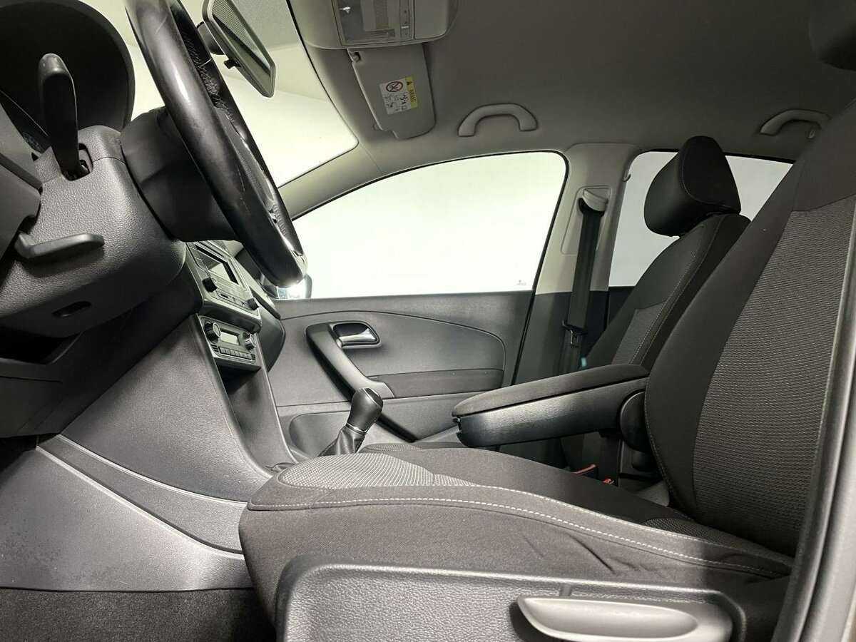 Б/У Фольксваген Поло 2015 года. Фото: #8