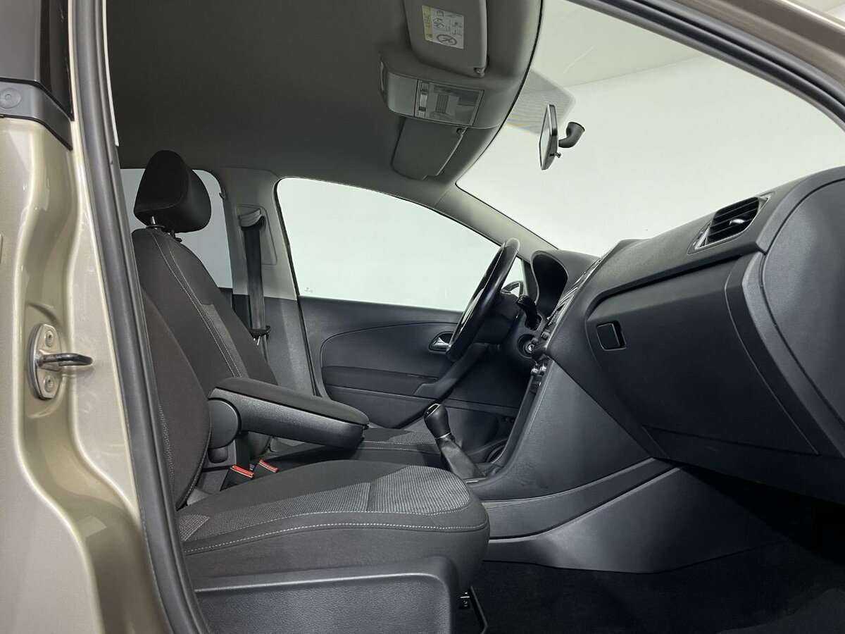 Б/У Фольксваген Поло 2015 года. Фото: #12