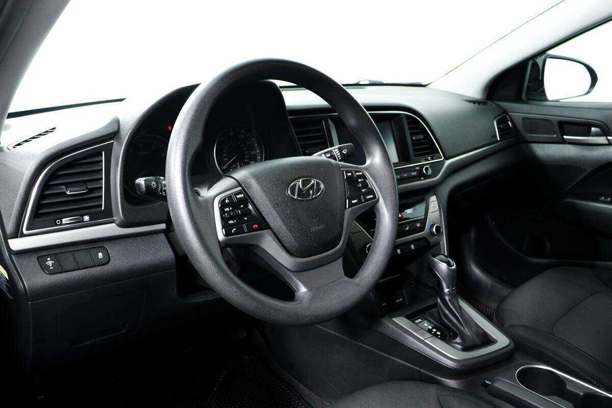 Б/У Хендай Елантра 2018 года. Фото: #12