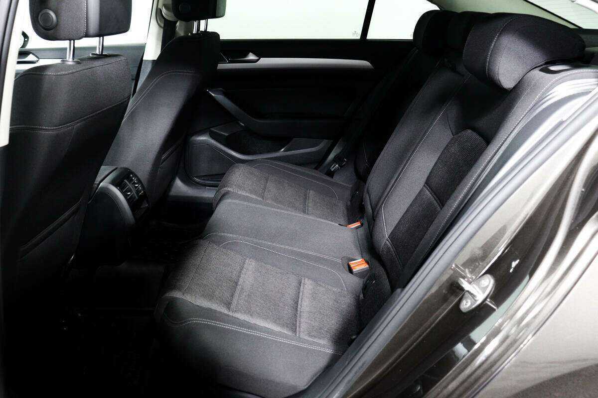 Б/У Фольксваген Пассат 2016 года. Фото: #11