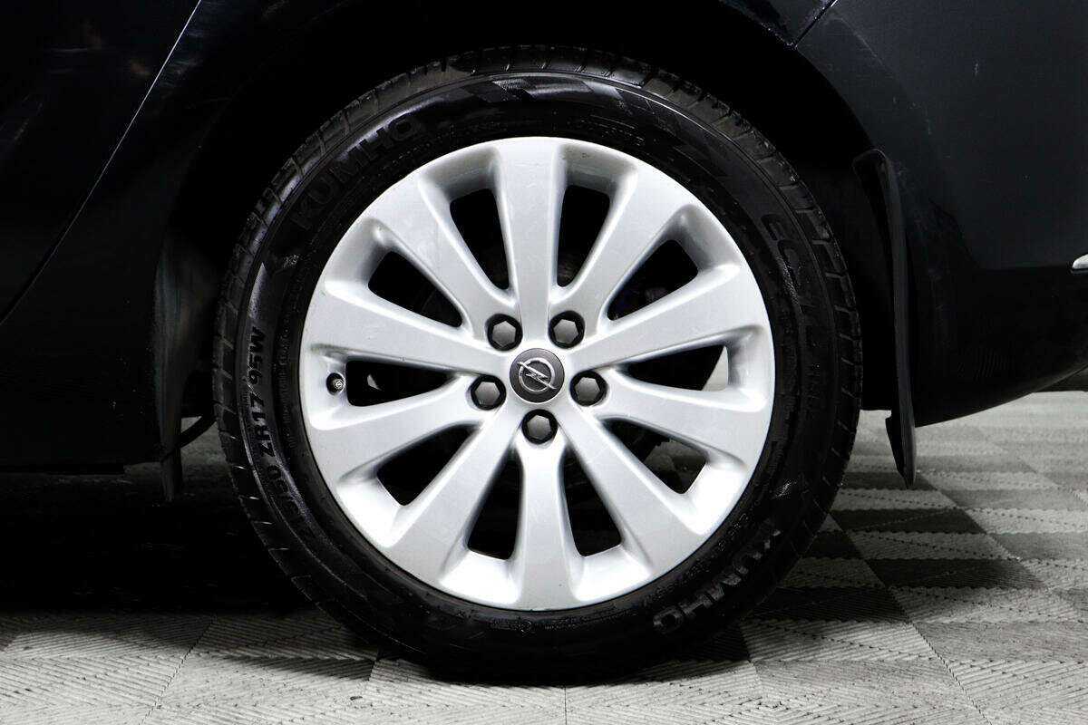 Б/У Опель Астра 2014 года. Фото: #13