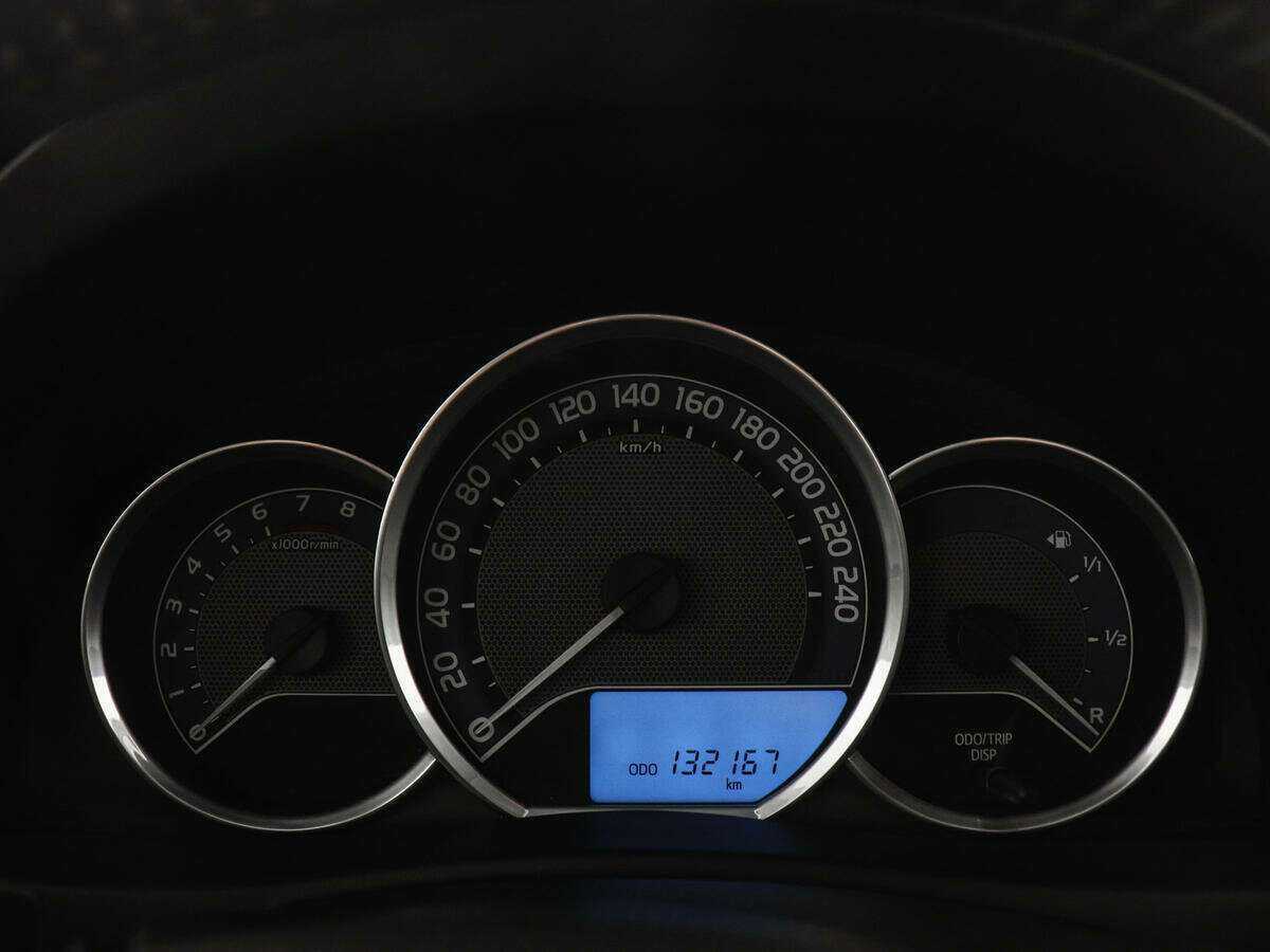 Б/У Тойота Аурис 2013 года. Фото: #10