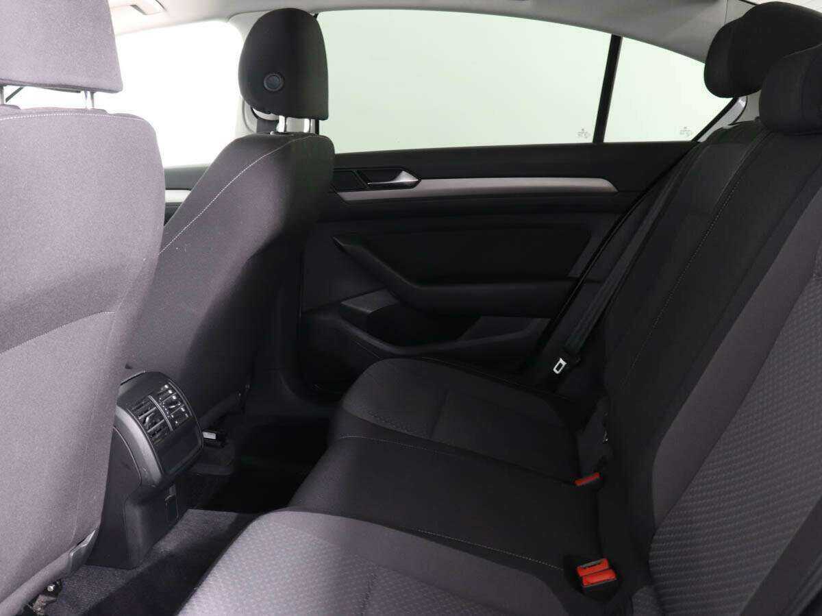 Б/У Фольксваген Пассат 2016 года. Фото: #12