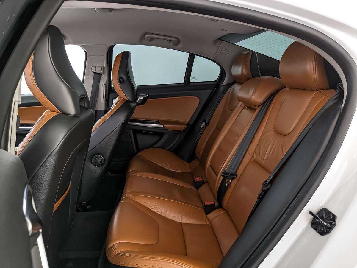 Б/У Вольво С60 2012 года. Фото: #15