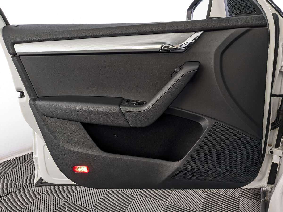 Б/У Шкода Октавия 2014 года. Фото: #17