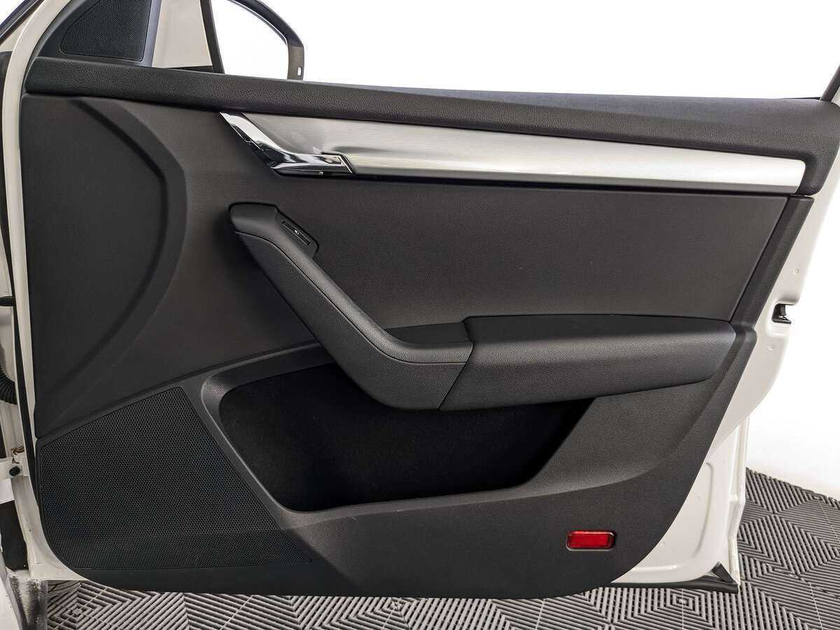 Б/У Шкода Октавия 2014 года. Фото: #23