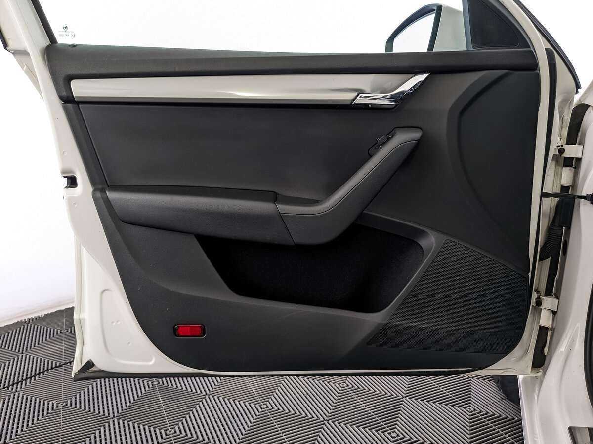 Б/У Шкода Октавия 2015 года. Фото: #14