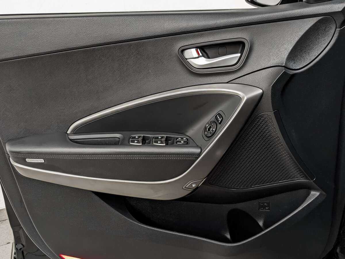 Б/У Хендай Санта Фе 2015 года. Фото: #13