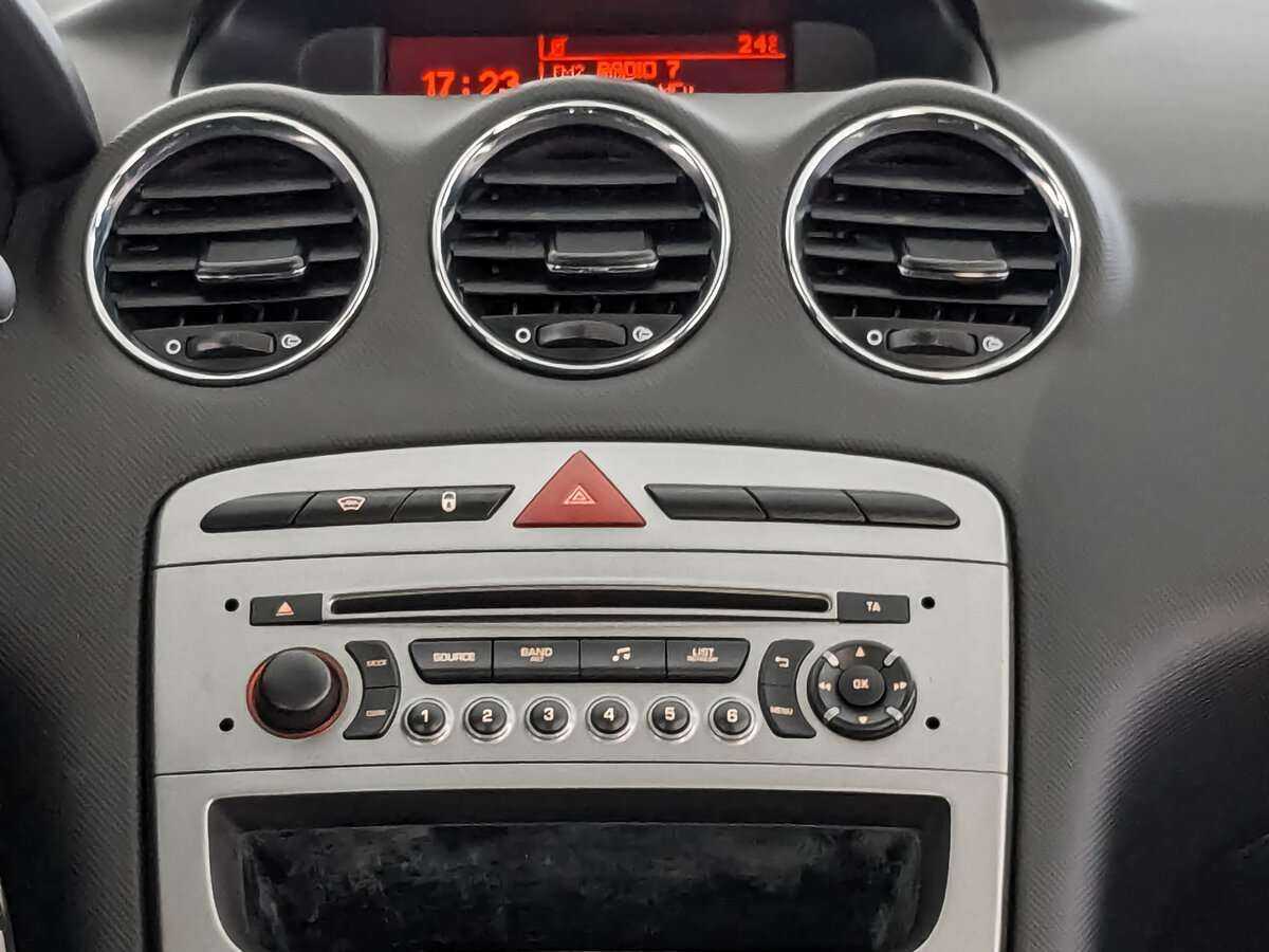 Б/У Пежо 408 2013 года. Фото: #16