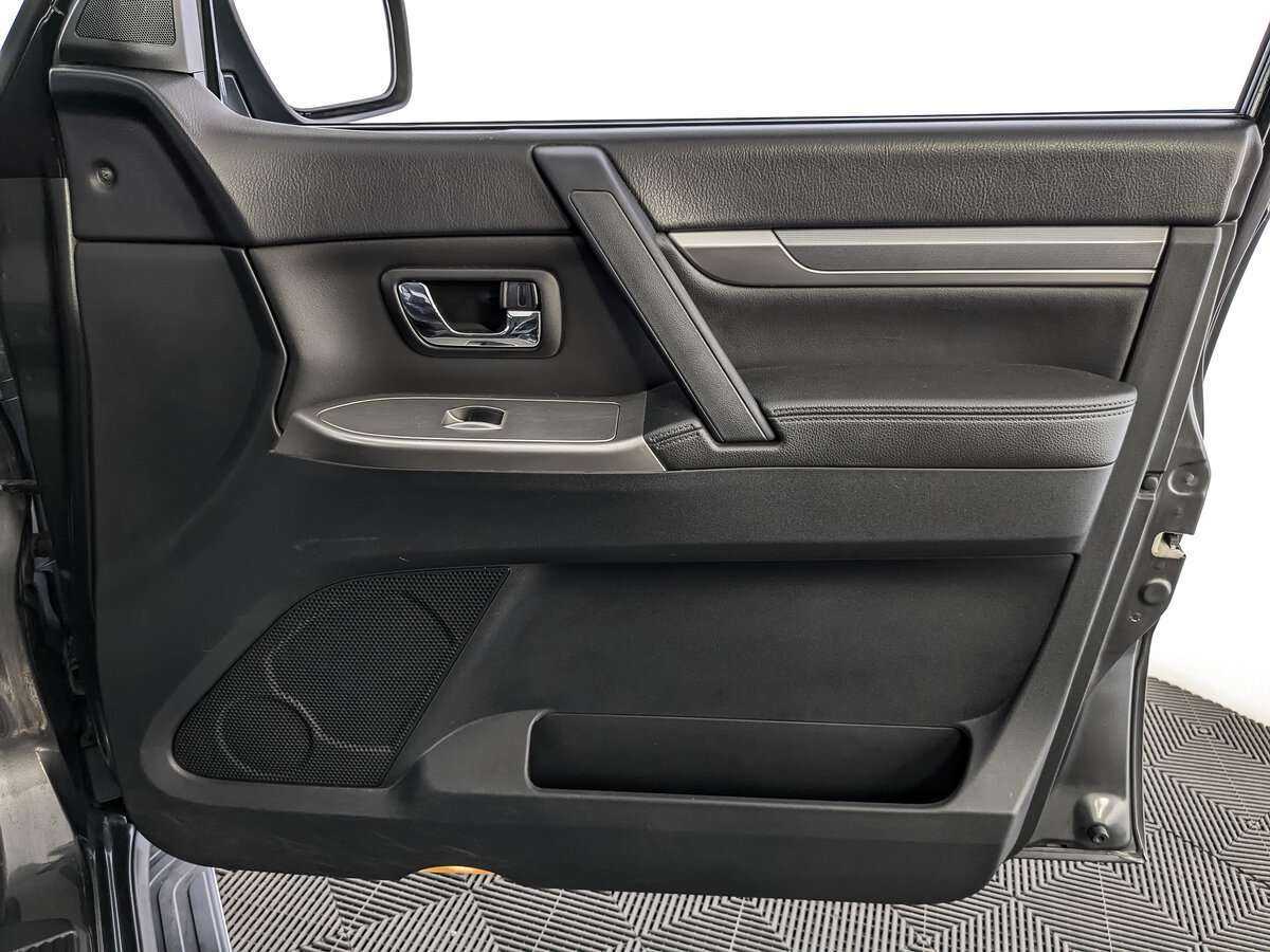 Б/У Митсубиши Паджеро 2013 года. Фото: #24