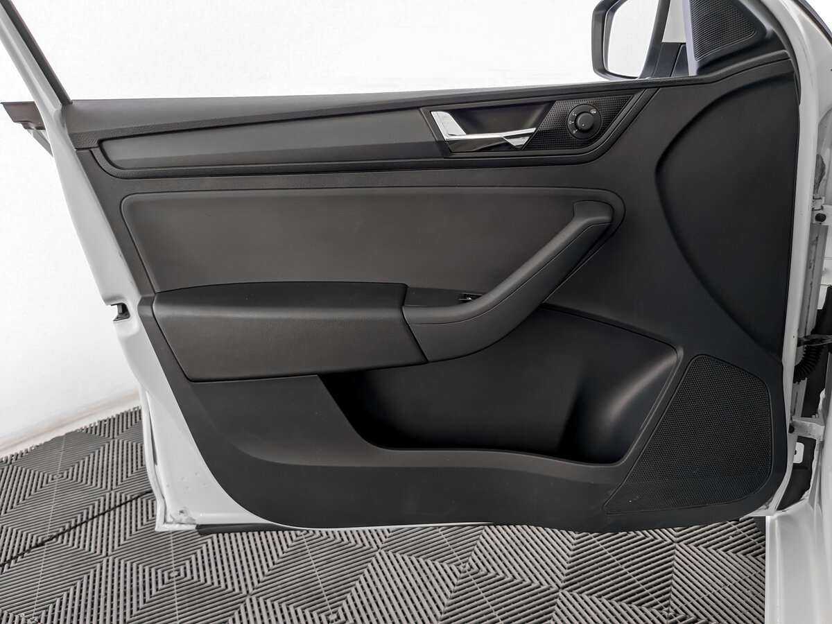 Б/У Шкода Рапид 2017 года. Фото: #14