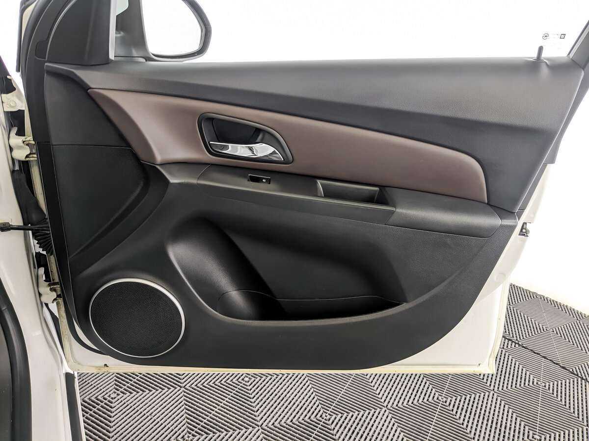 Б/У Шевроле Круз 2014 года. Фото: #19