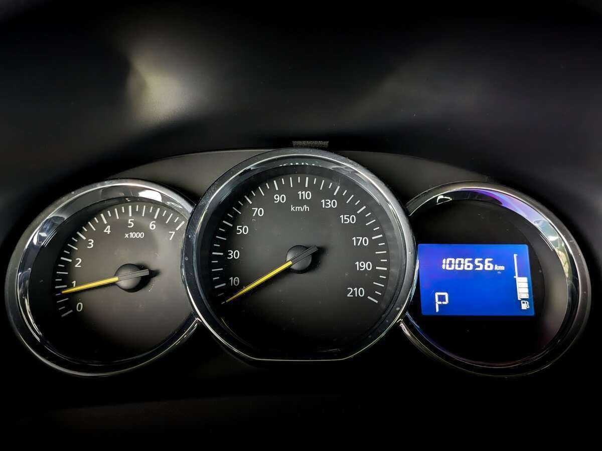 Б/У Рено Логан 2017 года. Фото: #10