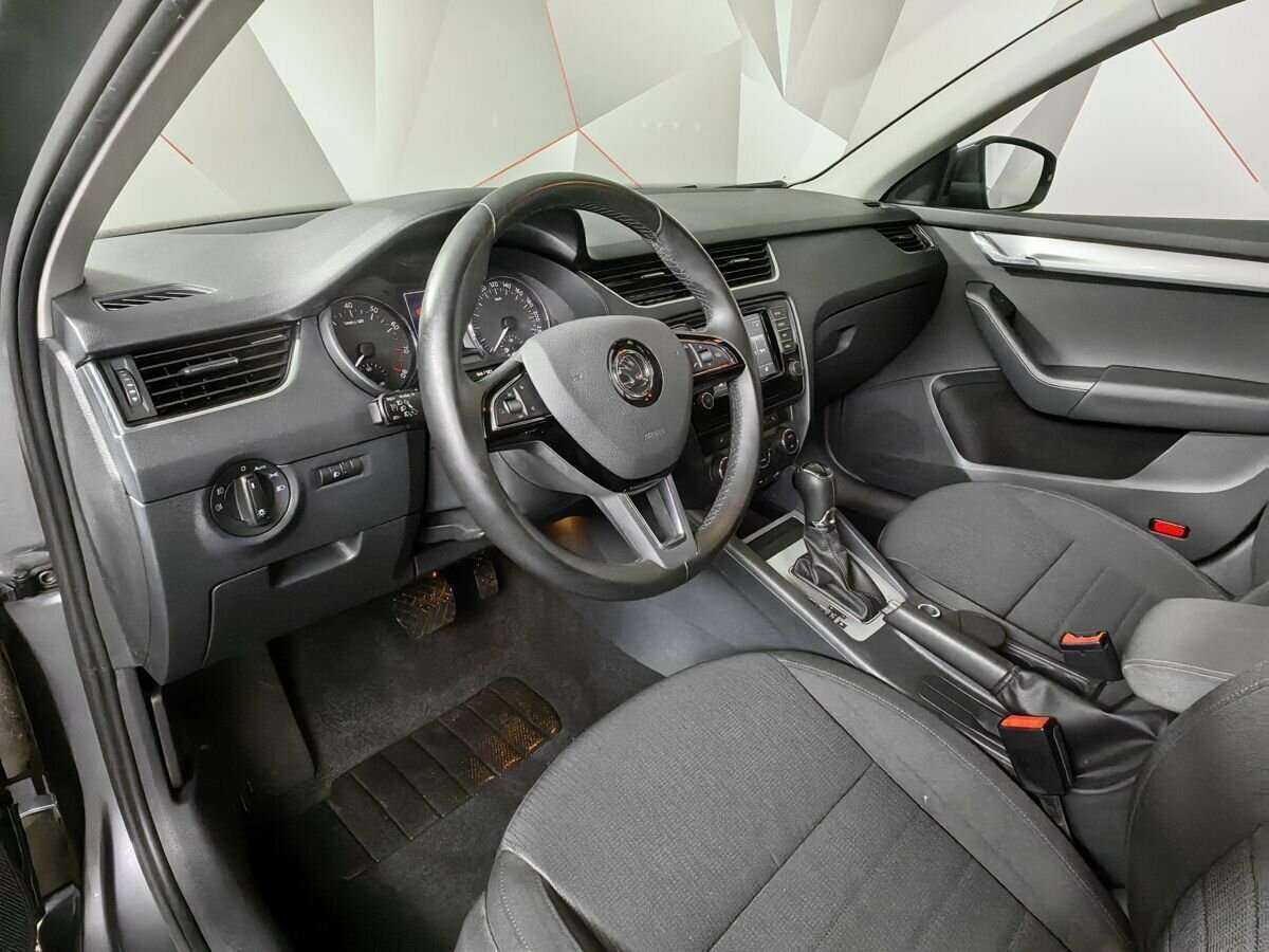 Б/У Шкода Октавия 2017 года. Фото: #13