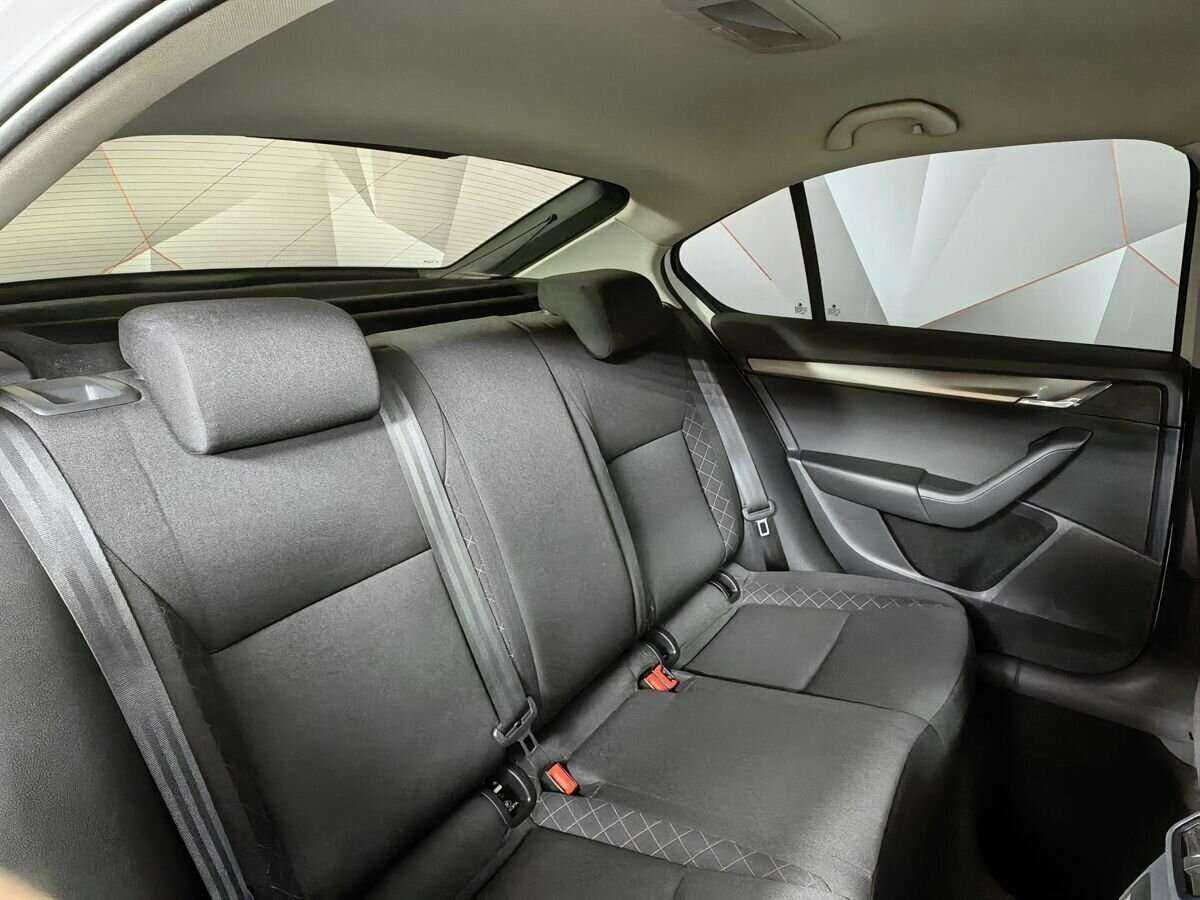 Б/У Шкода Октавия 2019 года. Фото: #12