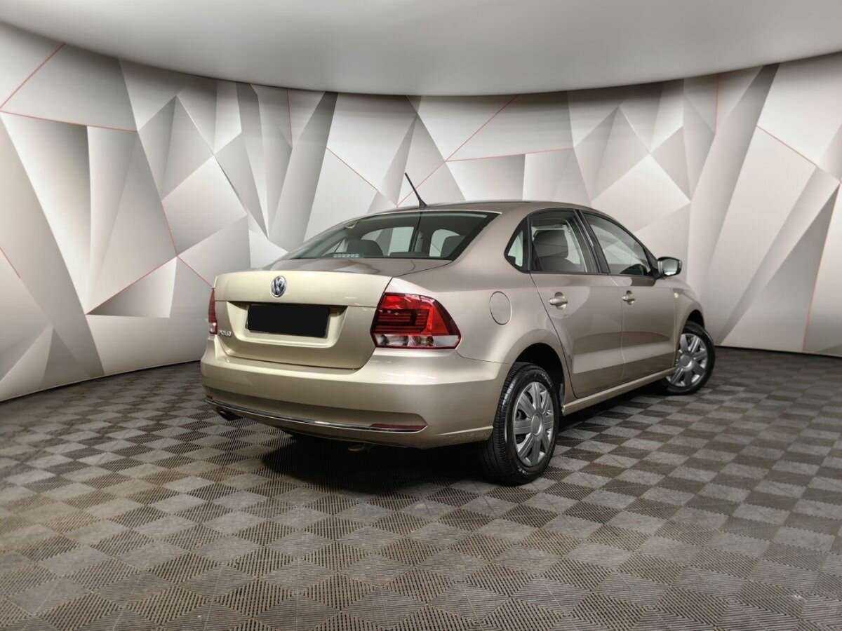 Б/У Фольксваген Поло 2016 года. Фото: #1