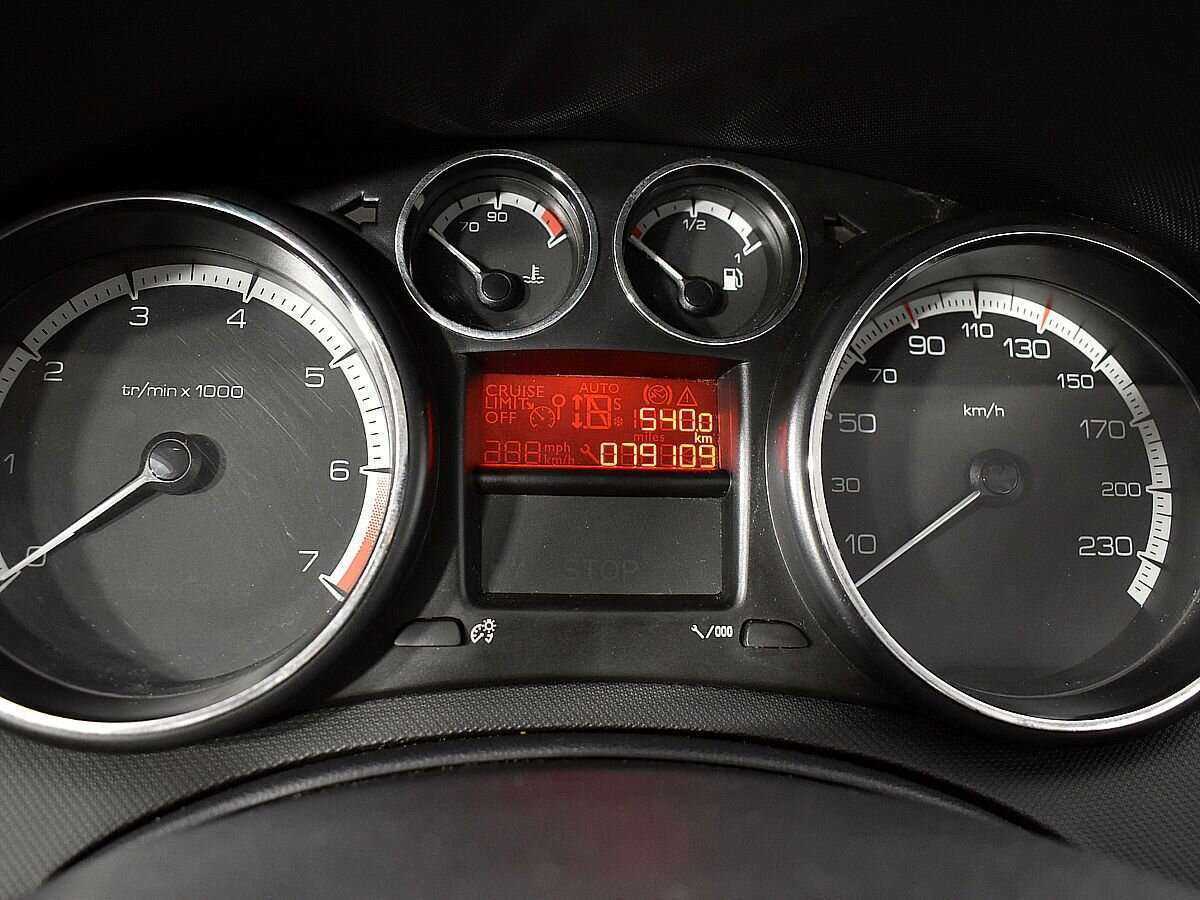 Б/У Пежо 408 2013 года. Фото: #11