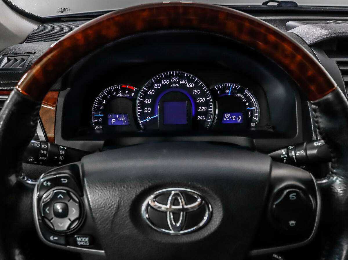 Б/У Тойота Камри 2012 года. Фото: #18