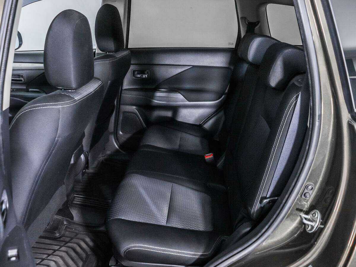 Б/У Митсубиши Оутлэндер 2018 года. Фото: #8