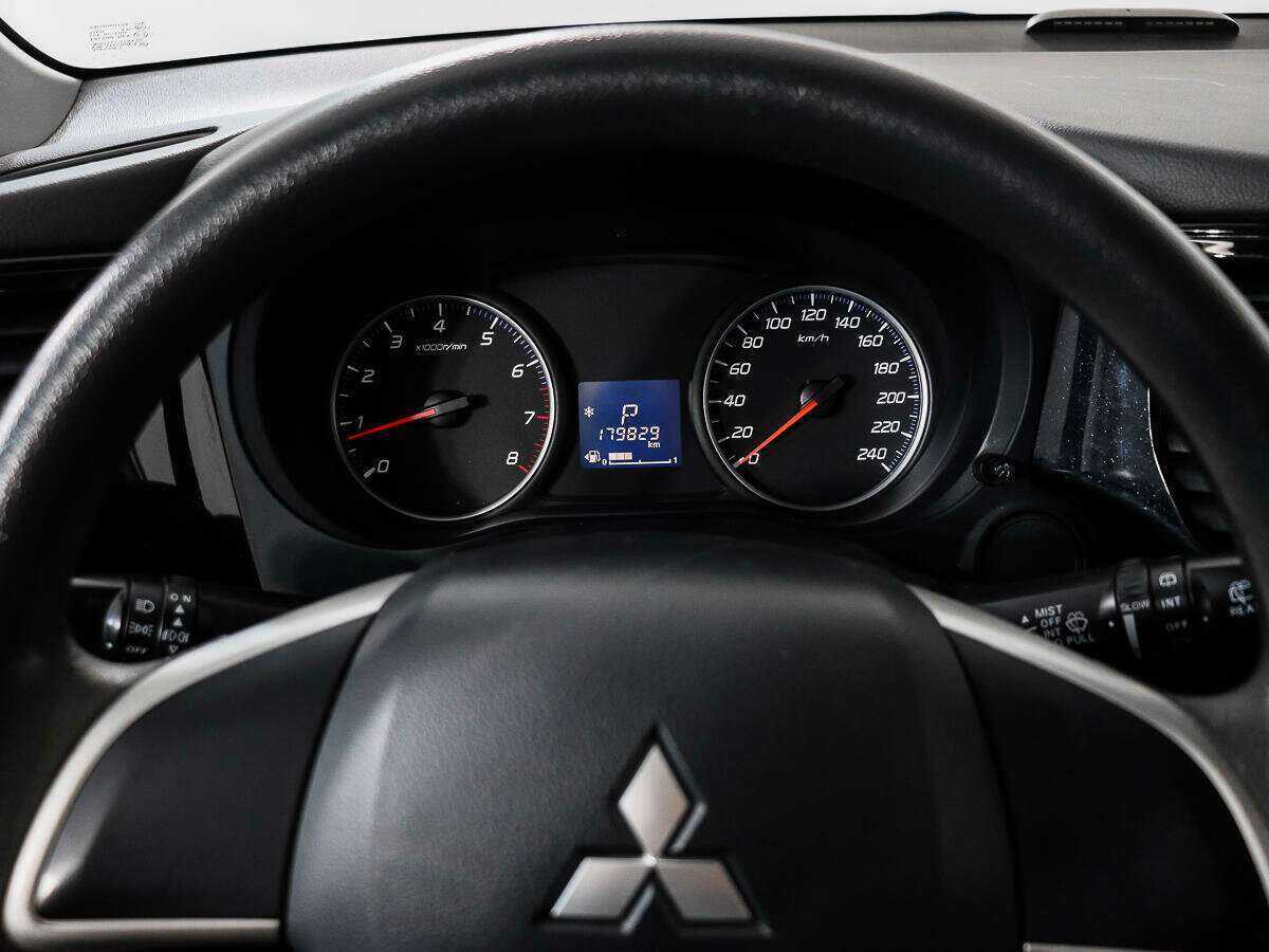 Б/У Митсубиши Оутлэндер 2012 года. Фото: #14