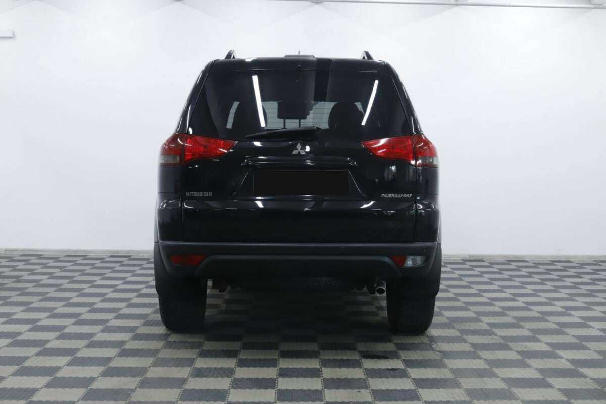 Б/У Митсубиши Паджеро Спорт 2015 года. Фото: #4