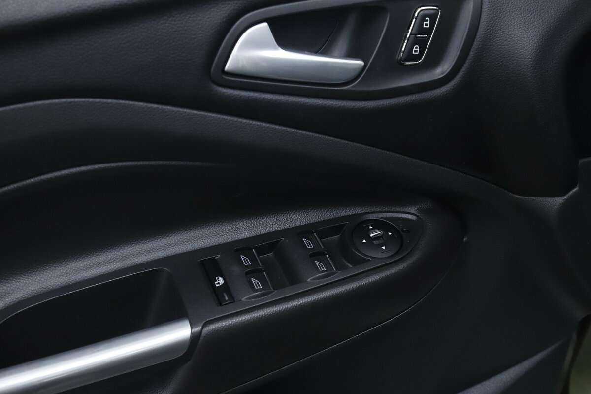 Б/У Форд Куга 2016 года. Фото: #10