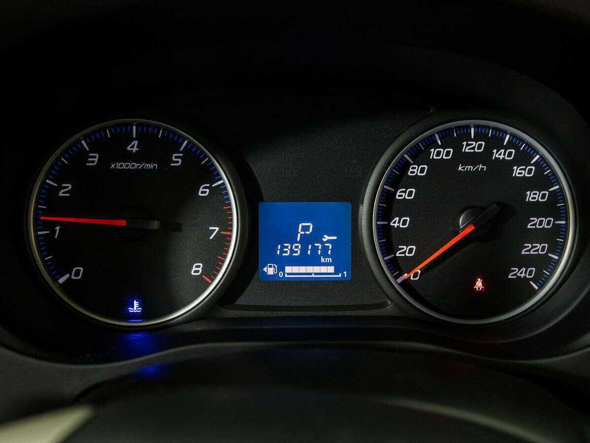 Б/У Митсубиши Оутлэндер 2015 года. Фото: #11