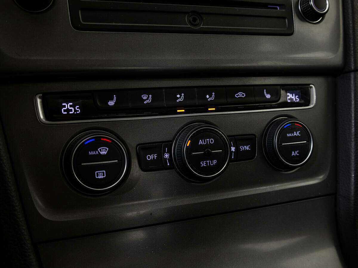 Б/У Фольксваген Гольф 2013 года. Фото: #14