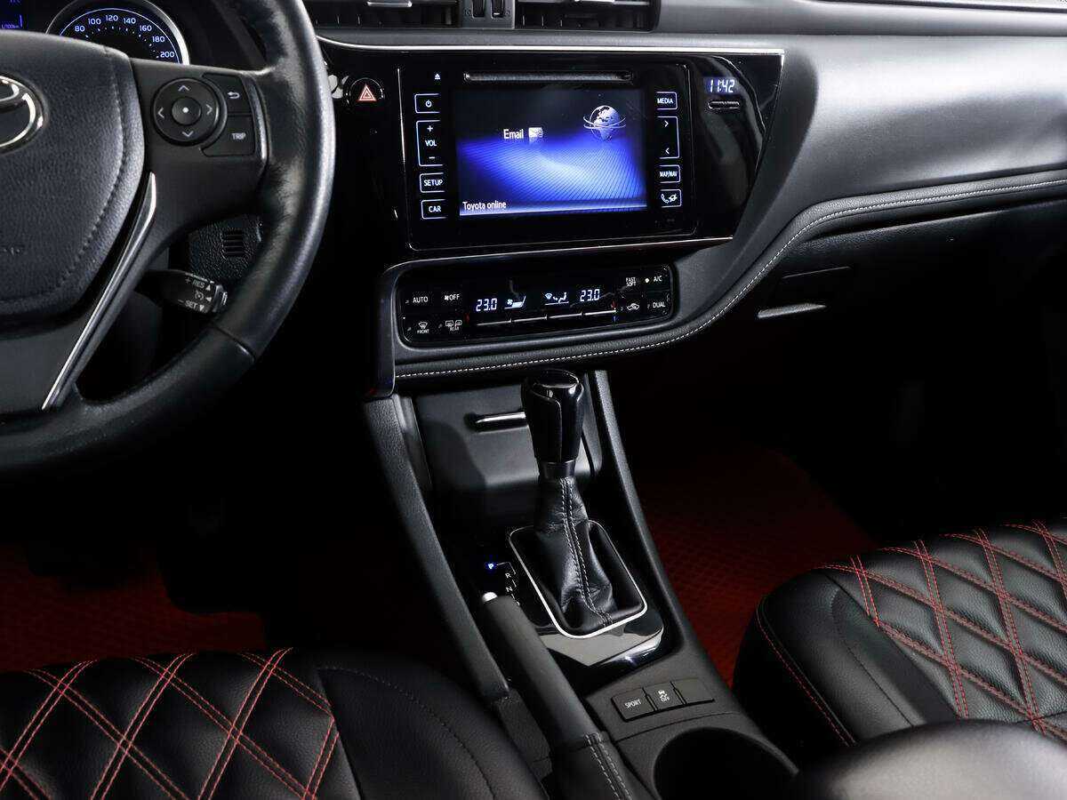 Б/У Тойота Королла 2018 года. Фото: #11