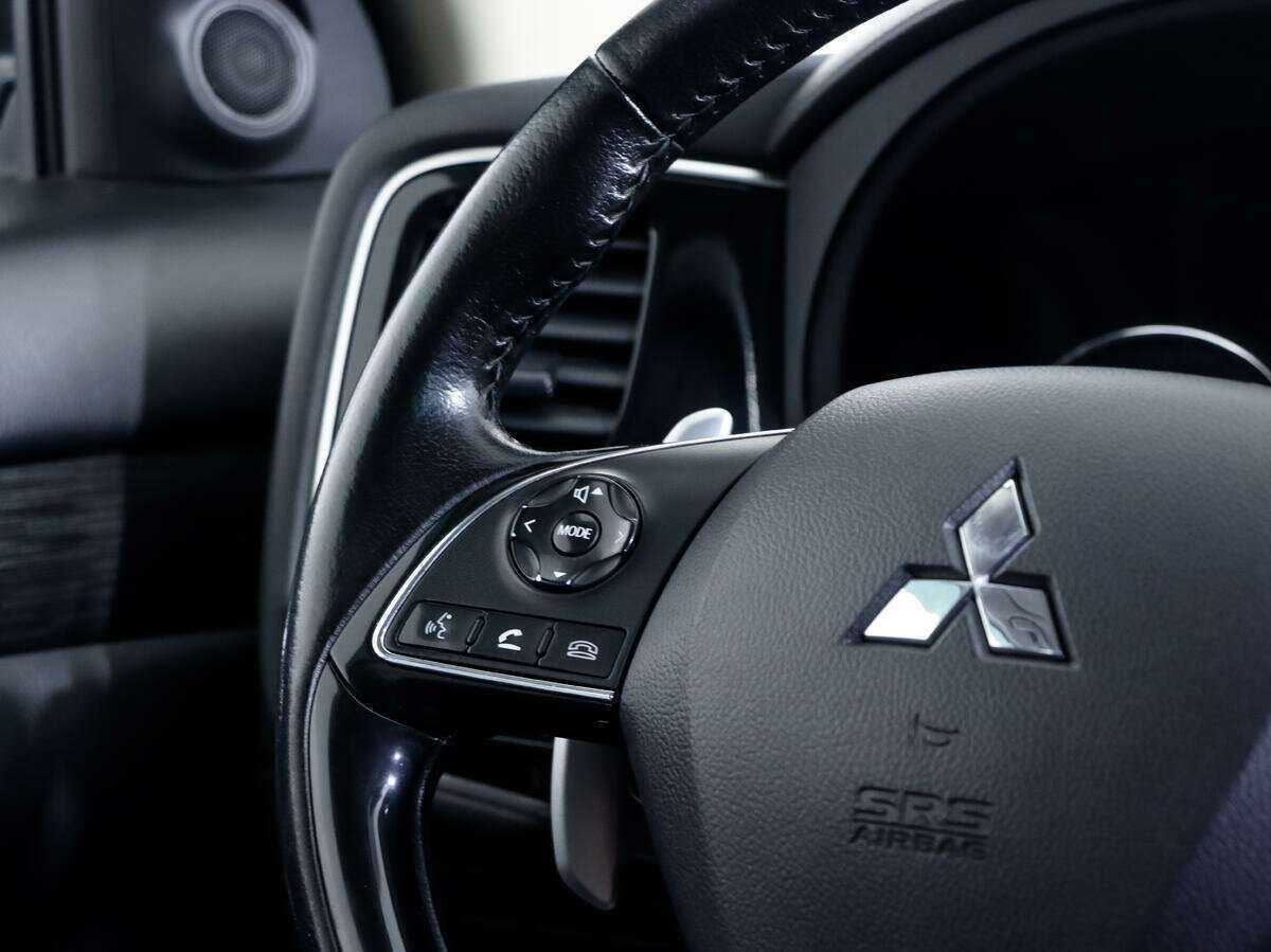 Б/У Митсубиши Оутлэндер 2015 года. Фото: #15