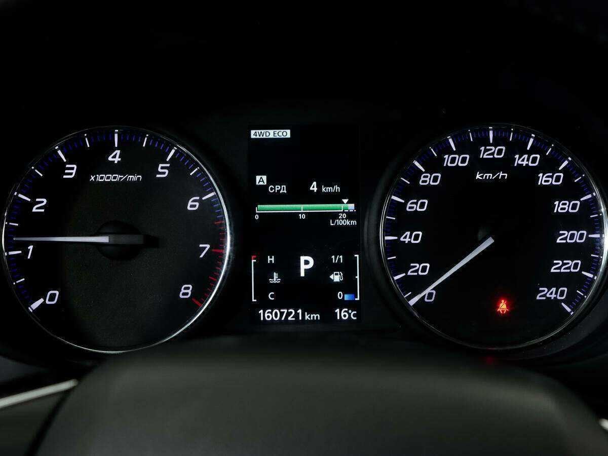 Б/У Митсубиши Оутлэндер 2015 года. Фото: #17