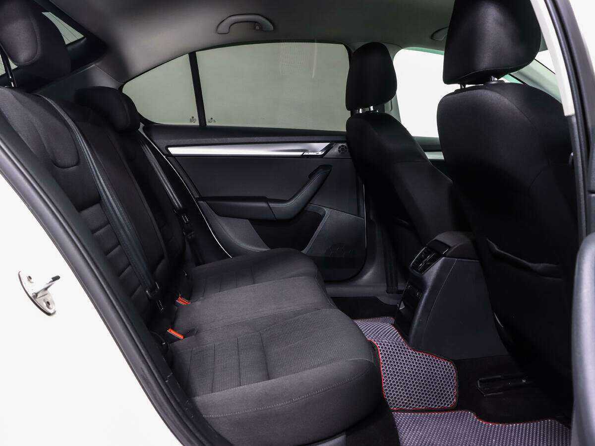 Б/У Шкода Октавия 2015 года. Фото: #10