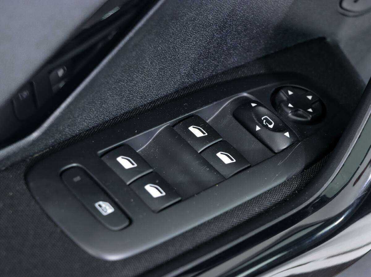 Б/У Пежо 208 2013 года. Фото: #13