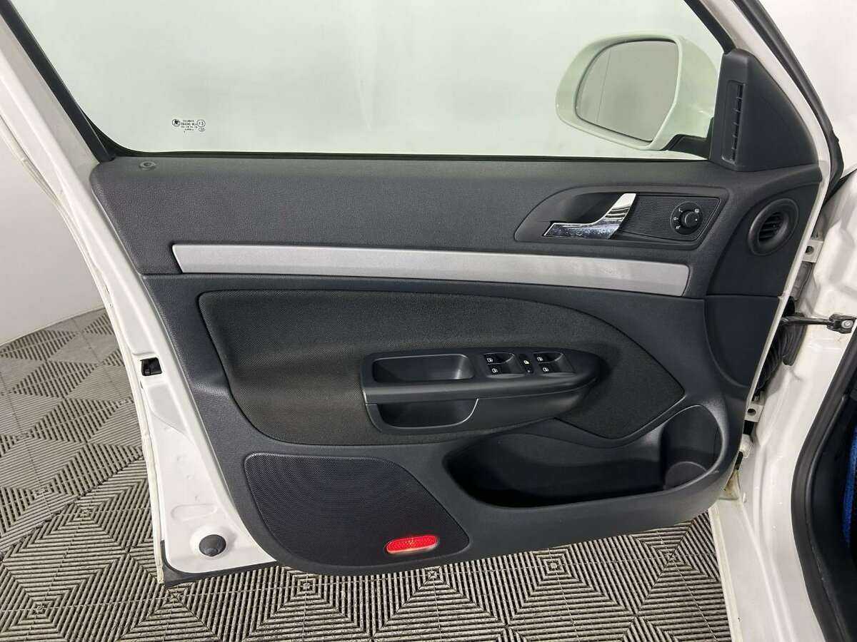 Б/У Шкода Октавия 2012 года. Фото: #7