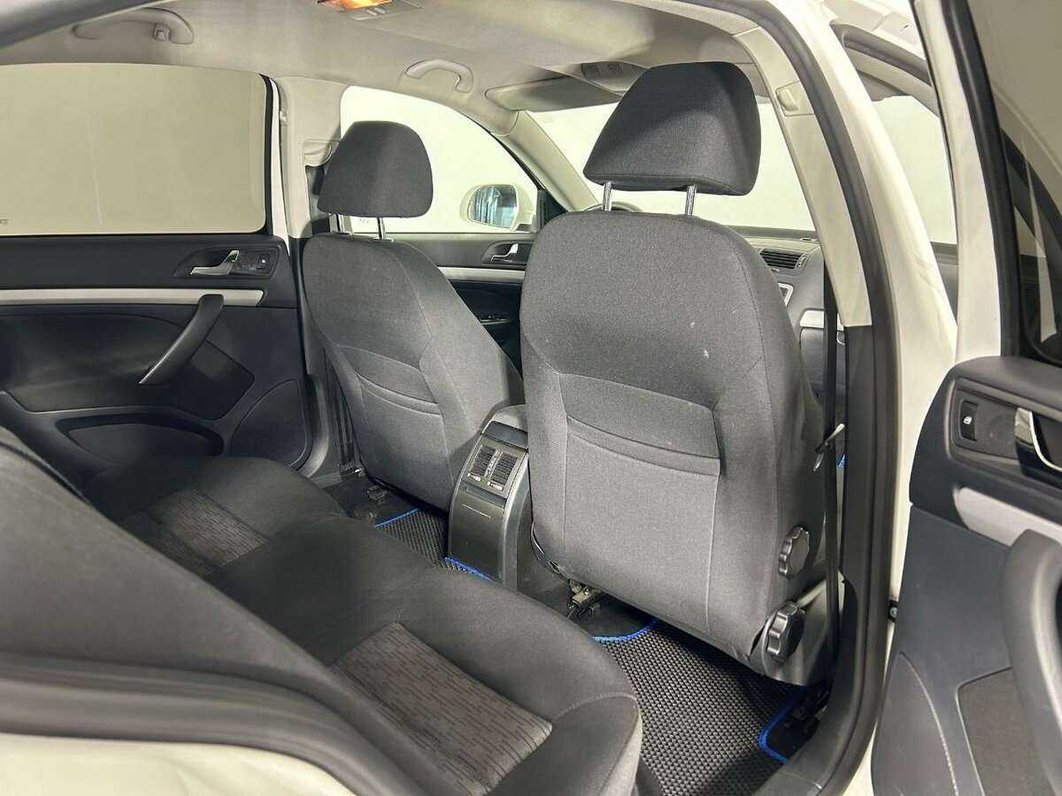 Б/У Шкода Октавия 2012 года. Фото: #15