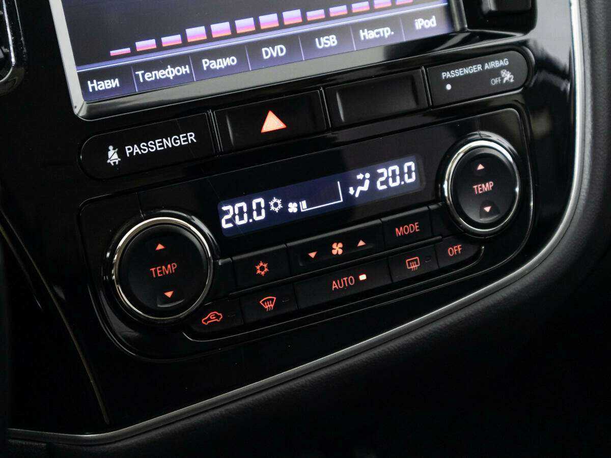 Б/У Митсубиши Оутлэндер 2015 года. Фото: #15