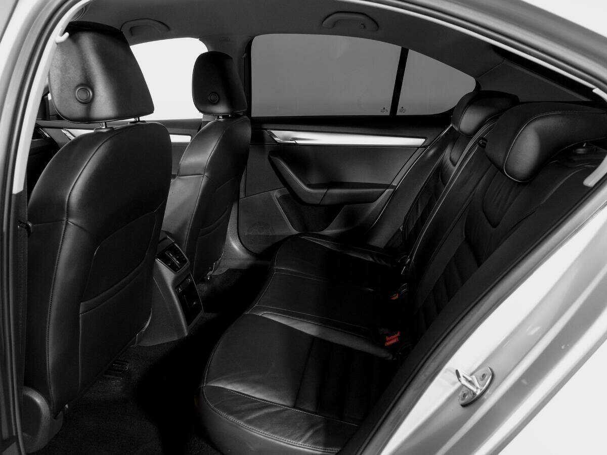 Б/У Шкода Октавия 2013 года. Фото: #9