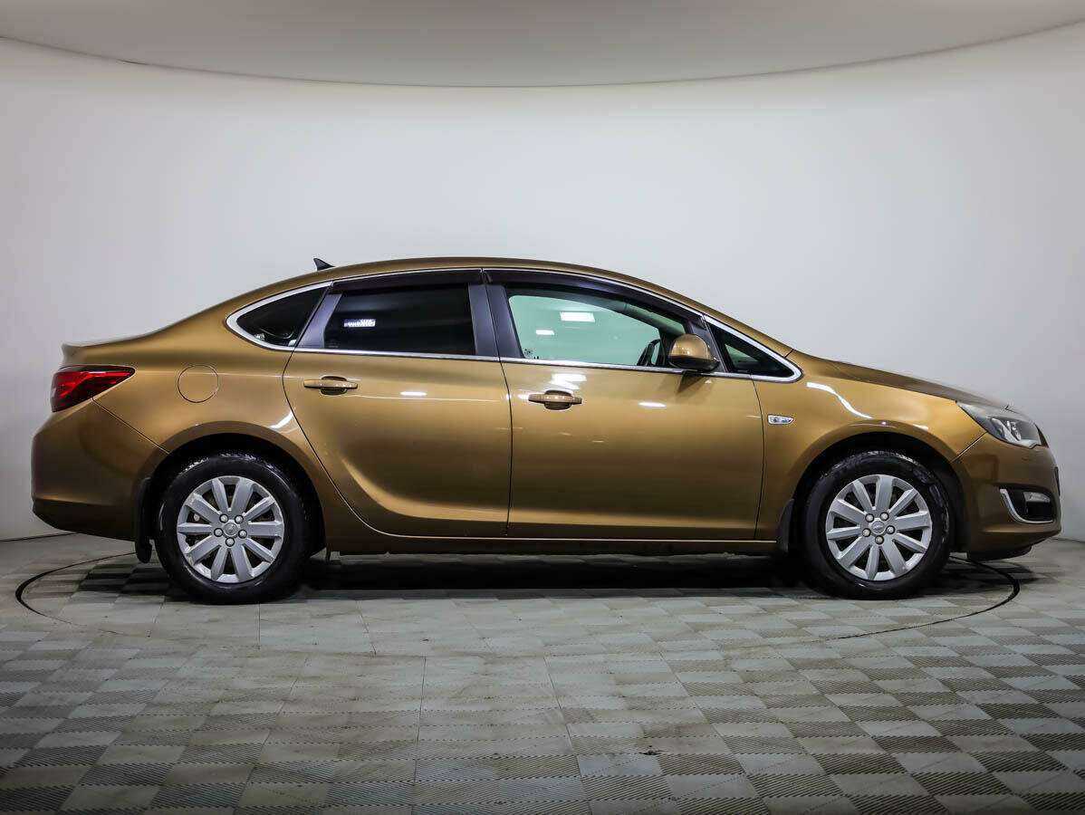 Б/У Опель Астра 2015 года. Фото: #2