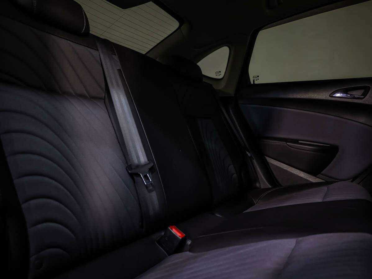 Б/У Опель Астра 2015 года. Фото: #11