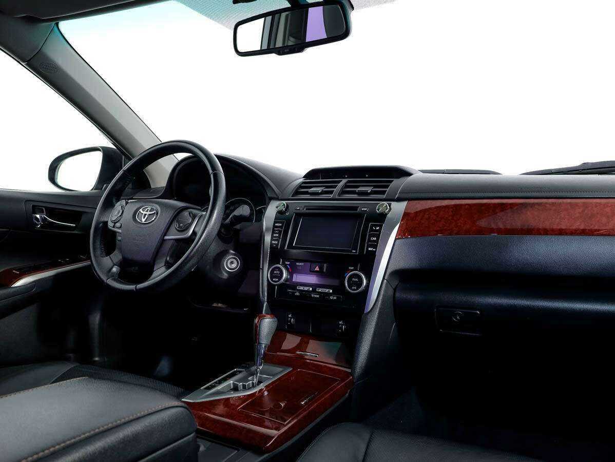 Б/У Тойота Камри 2013 года. Фото: #8