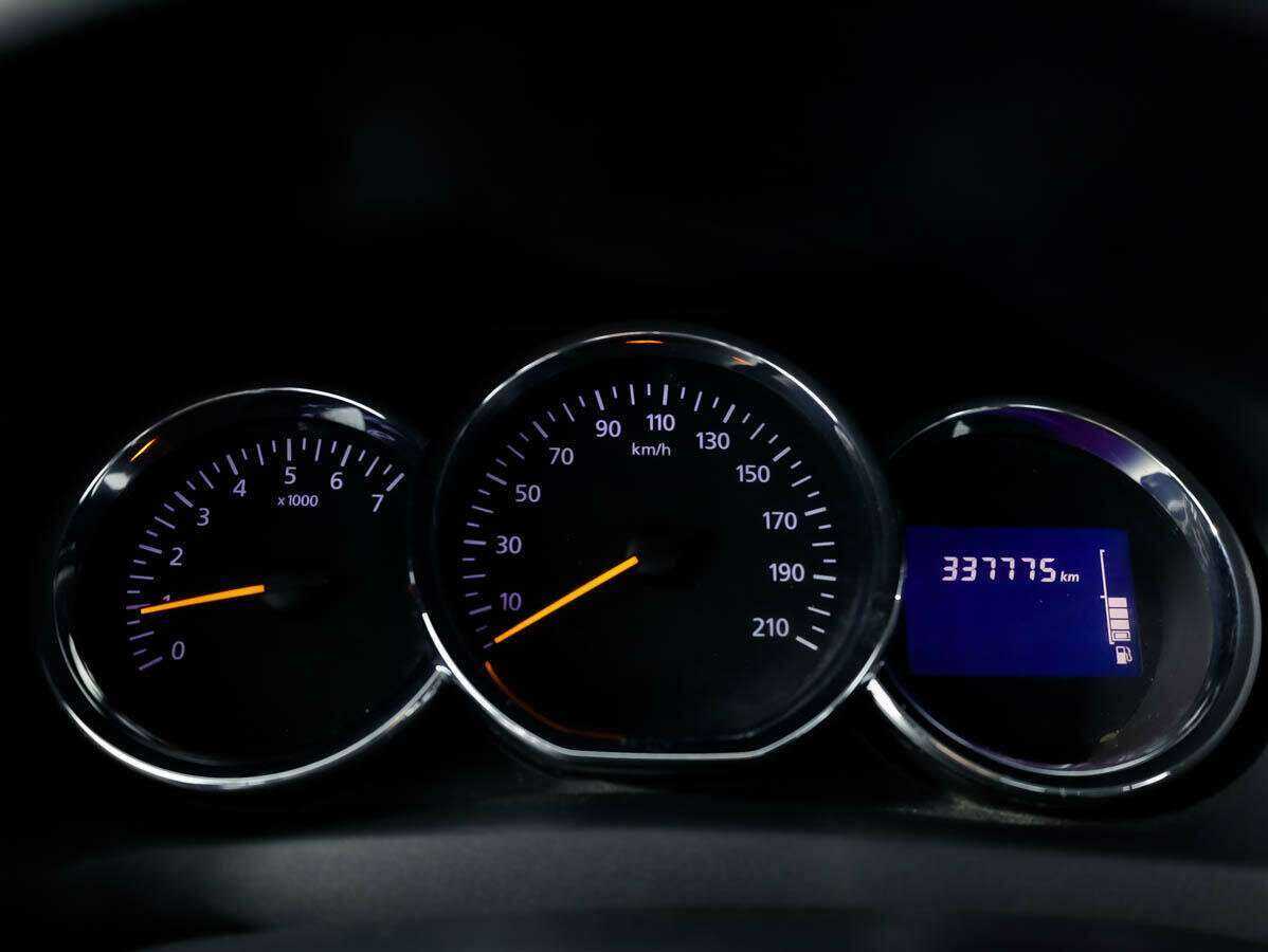 Б/У Рено Логан 2014 года. Фото: #16