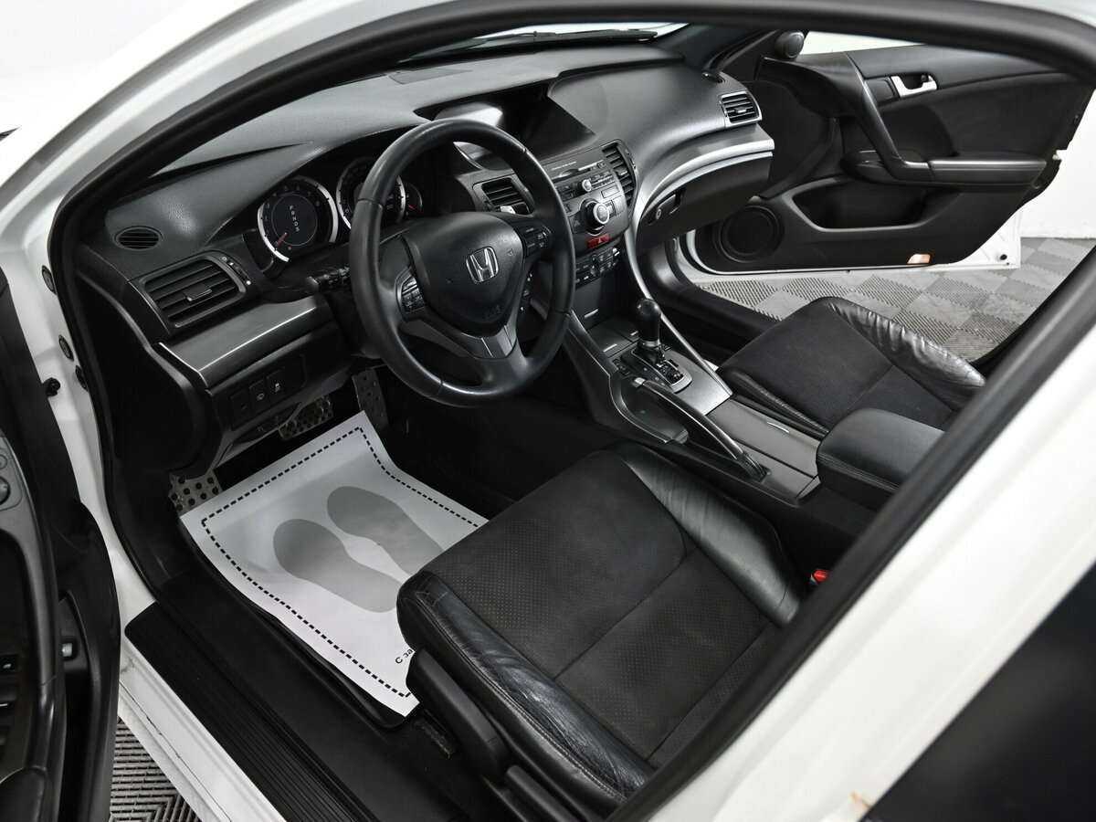 Б/У Хонда Аккорд 2012 года. Фото: #4