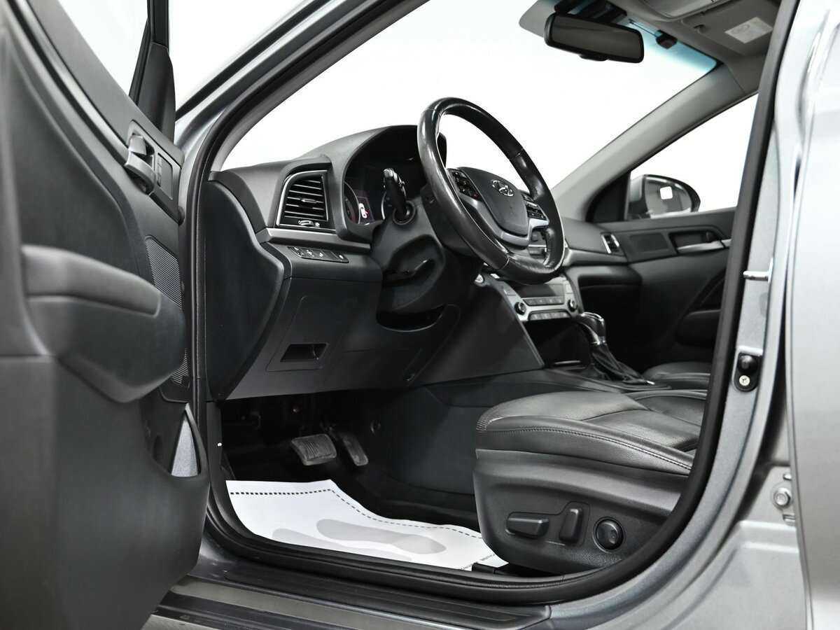 Б/У Хендай Елантра 2018 года. Фото: #4