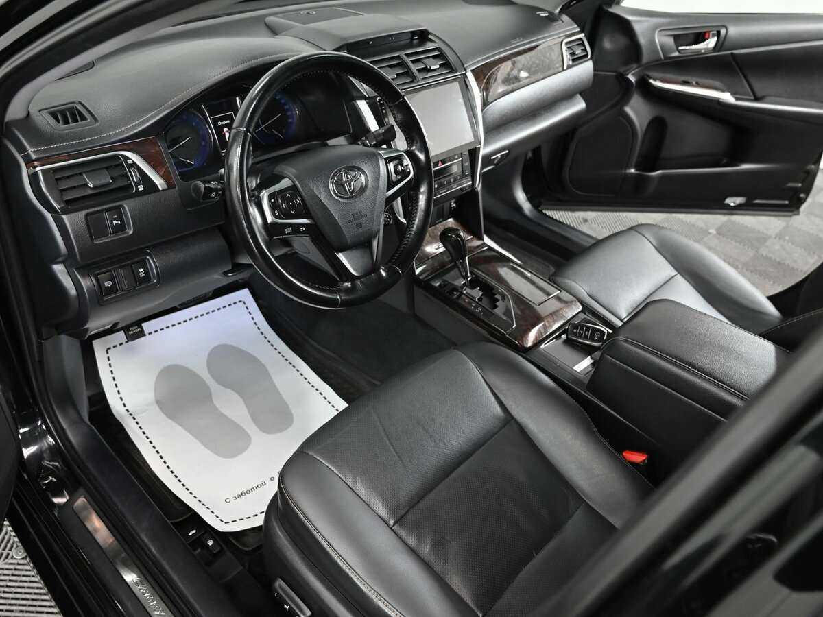 Б/У Тойота Камри 2015 года. Фото: #8