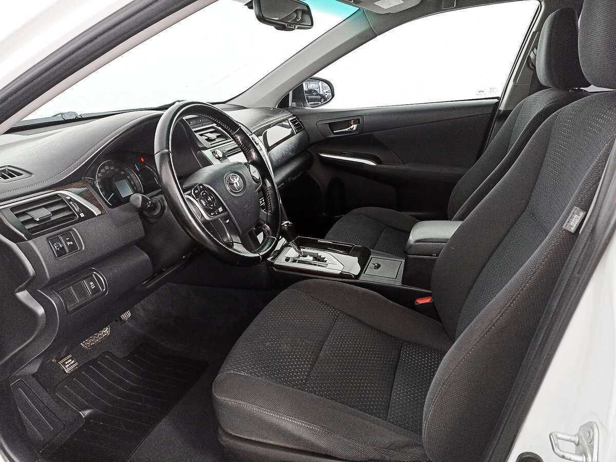 Б/У Тойота Камри 2014 года. Фото: #13