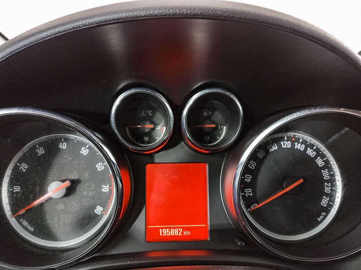 Б/У Опель Астра 2012 года. Фото: #9