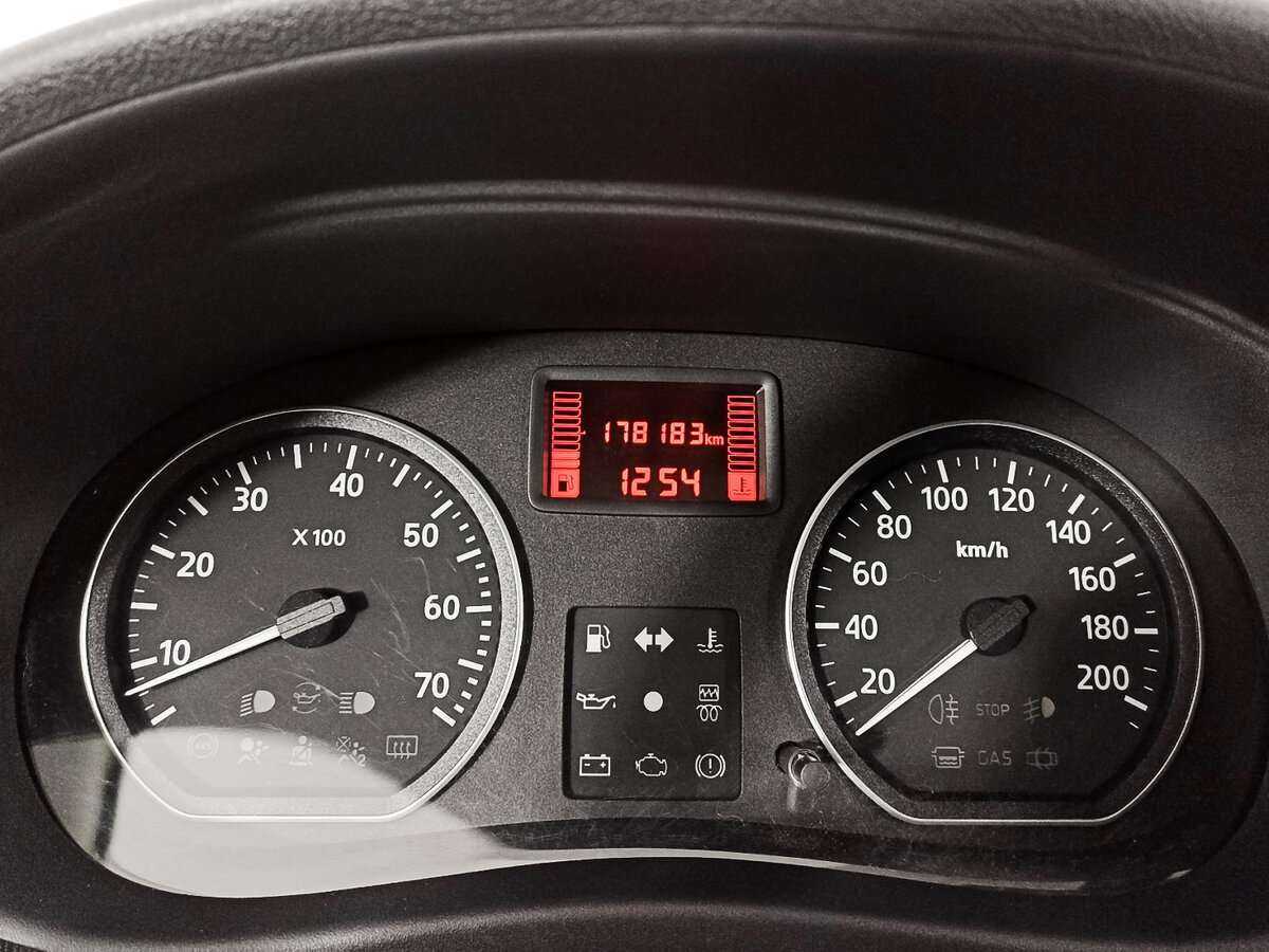 Б/У Ниссан Альмера 2016 года. Фото: #12