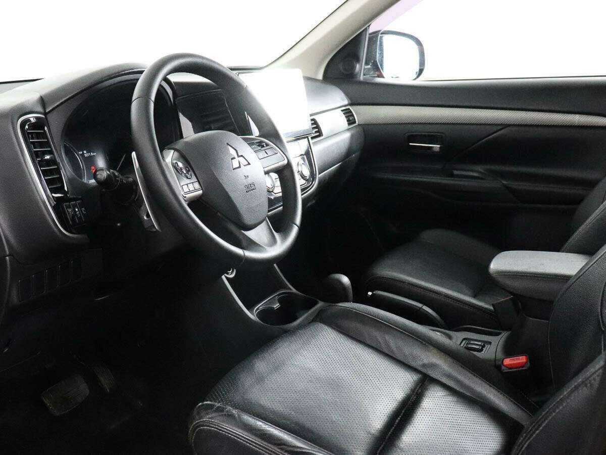 Б/У Митсубиши Оутлэндер 2012 года. Фото: #6